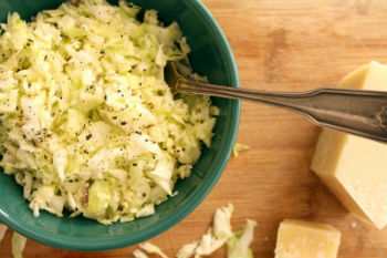 Салат из белокочанной капусты с сыром